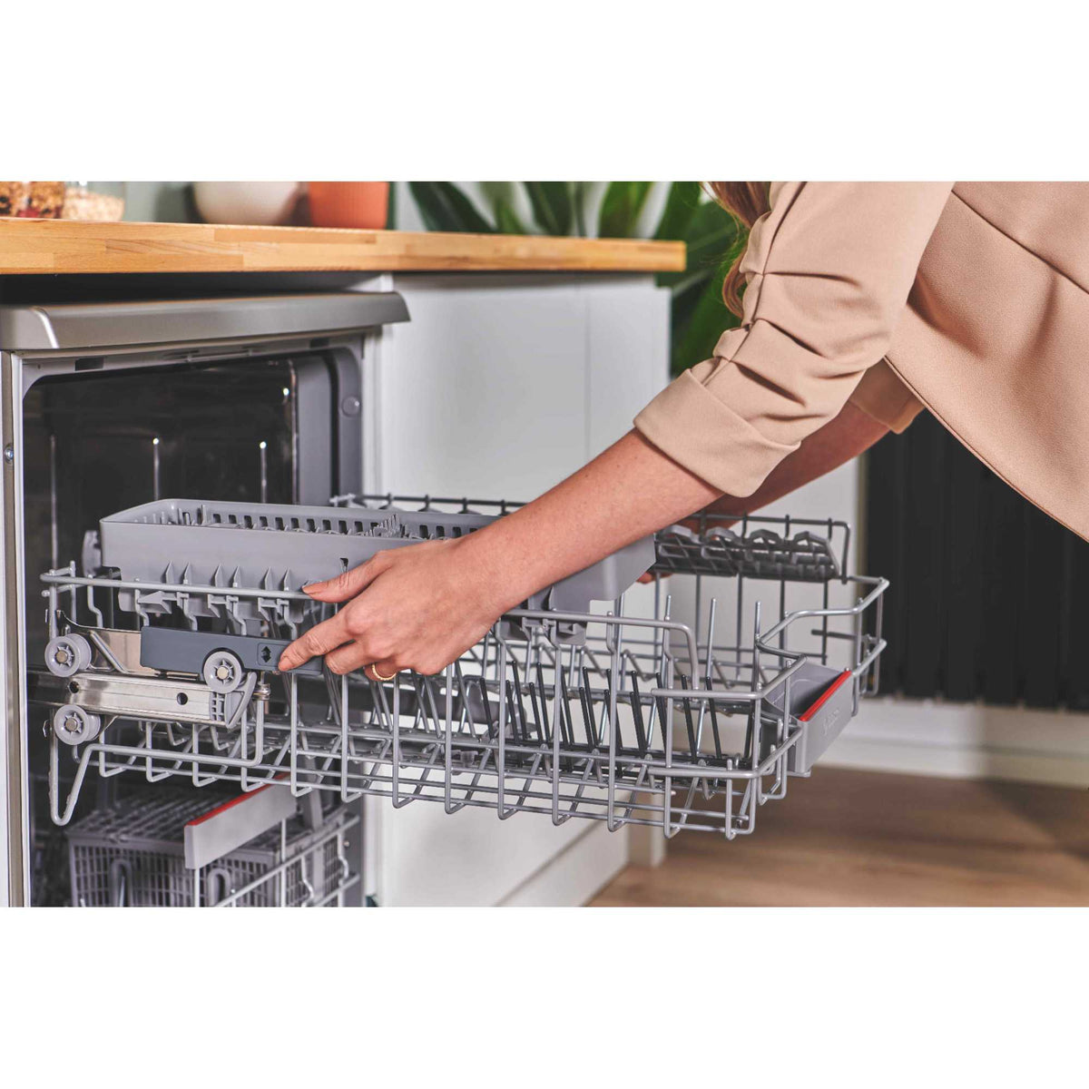 Bosch Series 4 Freestanding Full-Sized Dishwasher - SMS4EKI06G