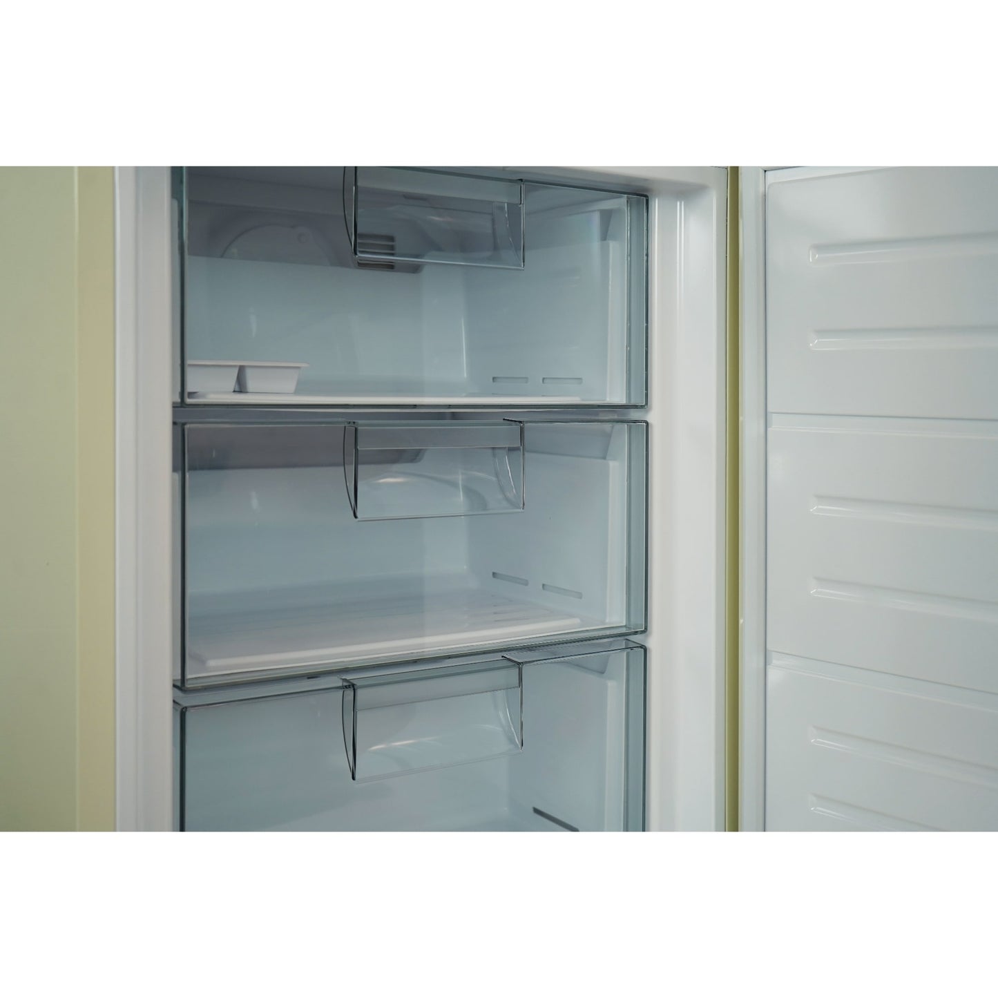 Montpellier MAB190C Retro No Frost Fridge Freezer