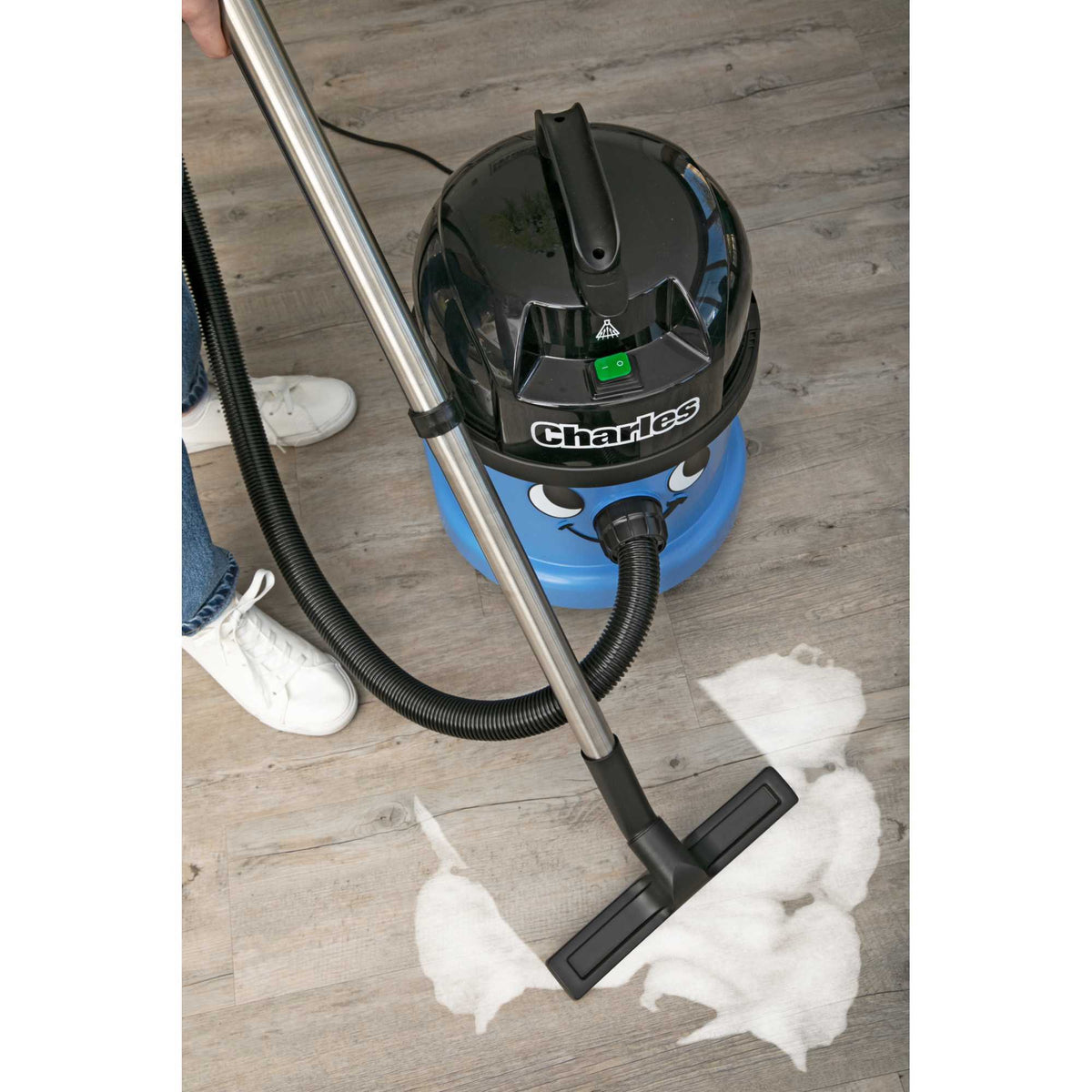 Henry Charles Wet & Dry Cylinder Vacuum Cleaner - CVC370