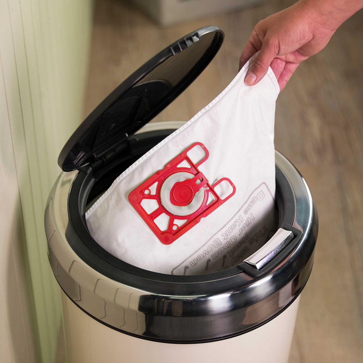 Henry Charles Wet & Dry Cylinder Vacuum Cleaner - CVC370