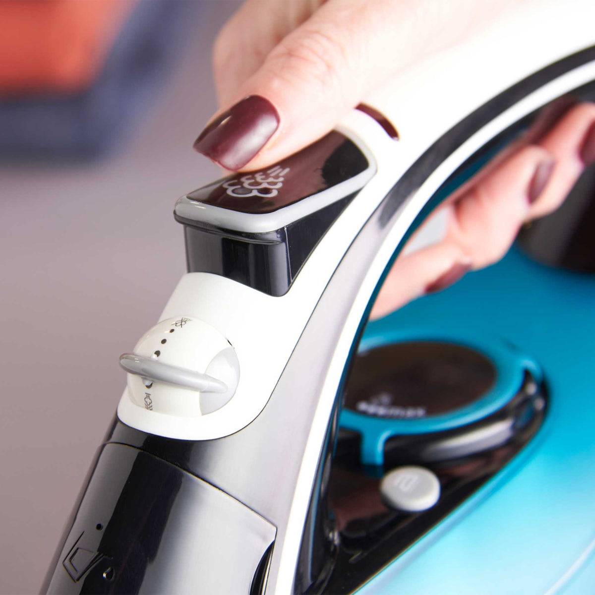 Russell Hobbs 23260 Supreme Electric Steam Iron