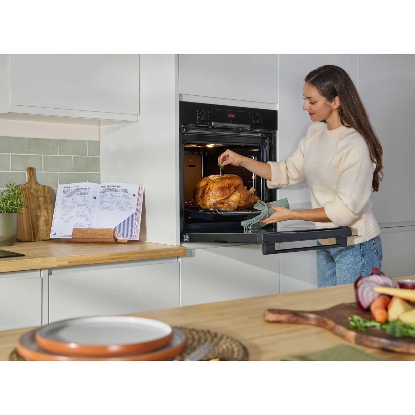 Bosch Series 4 HQA534BB3B Built-In Single Oven with Steam Function - Black