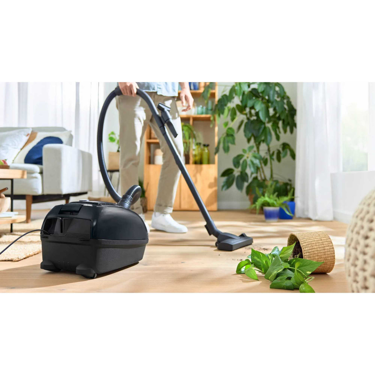 Bosch Series 4 Cylinder Vacuum Cleaner Bagged - BGL38BA3GB