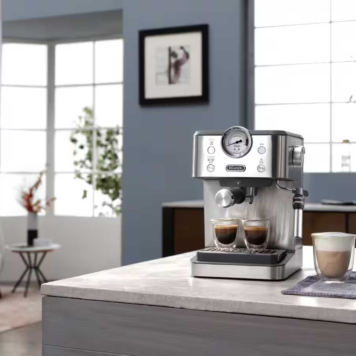De'Longhi Linea Classic Coffee Machine - Silver - EM450