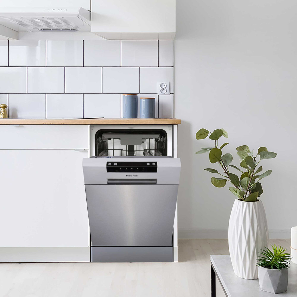 Hisense Hi4 Freestanding Slimline Dishwasher - HS523E15XUK