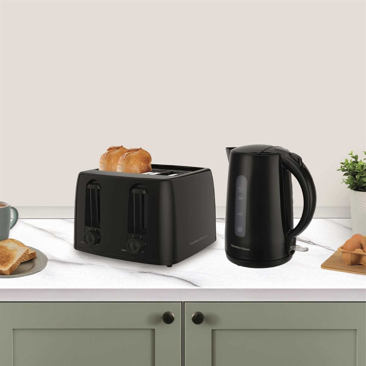 Hamilton Beach HB4T5032B 1300W Essential Toaster 4 Slice - Black