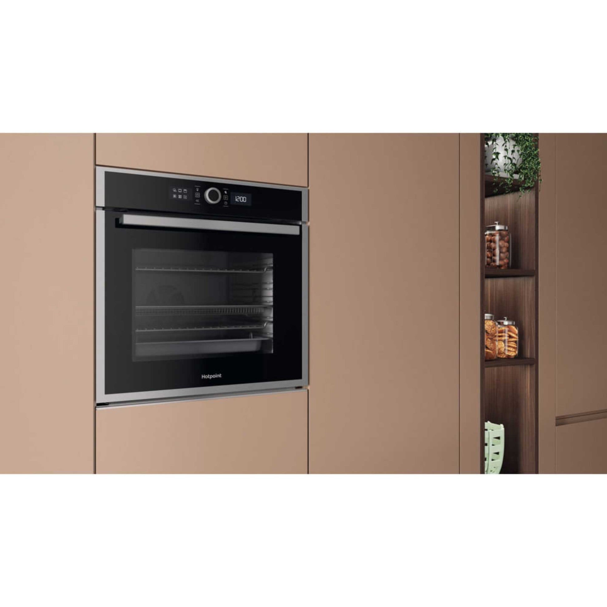 Hotpoint HOIM4S8CM0XUK Class 4 ActiveMultiflow 73l Single Oven with Air Fry