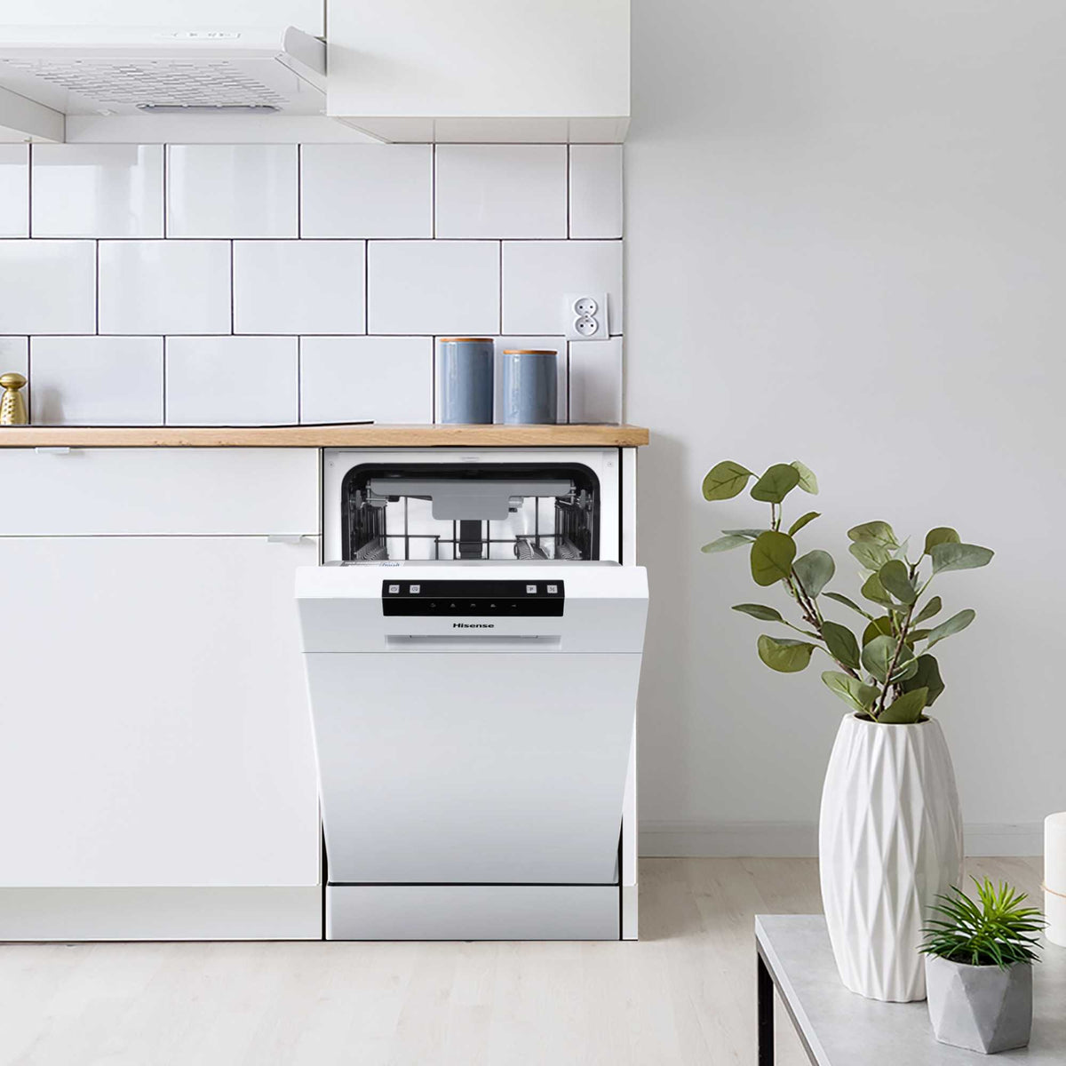 Hisense Hi4 Freestanding Slimline Dishwasher - HS523E15WUK