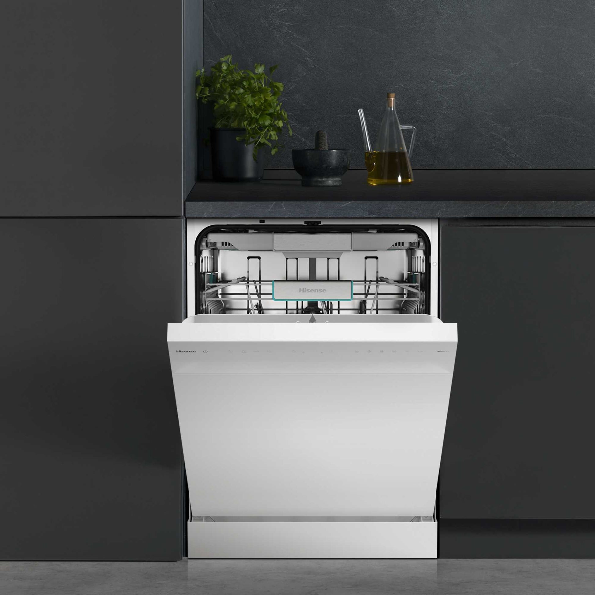 Hisense Hi6 Freestanding Full-Sized Dishwasher - HS673A90WUK