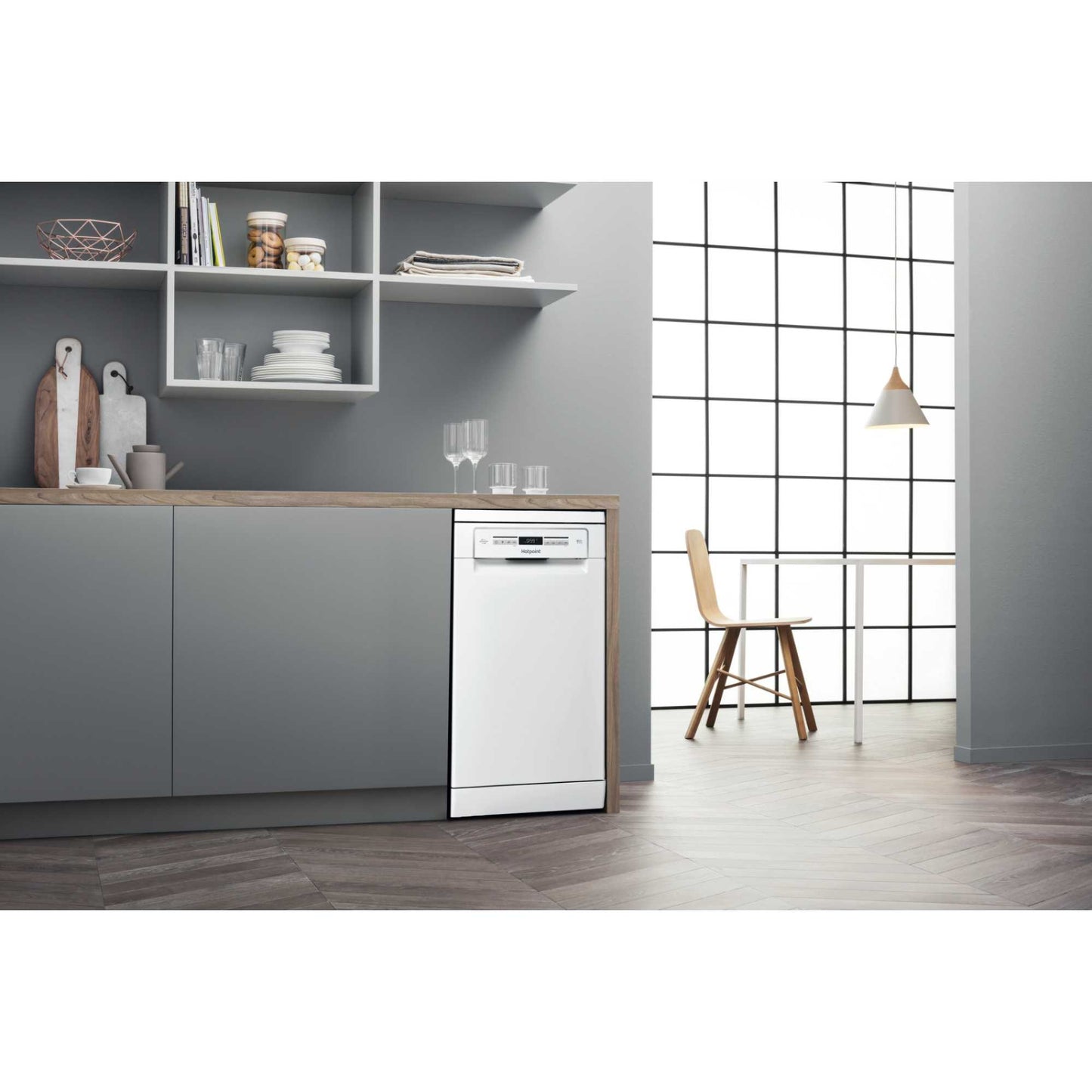 Hotpoint Freestanding Slimline Dishwasher - HSFO 3T223 W UK N