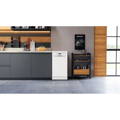 Hotpoint Freestanding Slimline Dishwasher - HSFO 3T223 W UK N