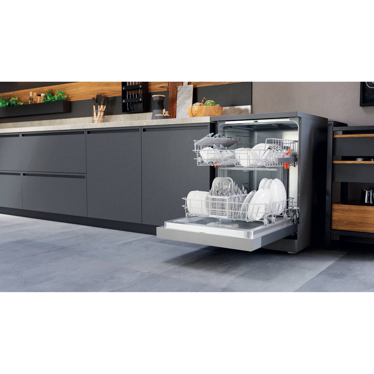 Hotpoint Freestanding Full-Sized Dishwasher - H2F HL626 X UK