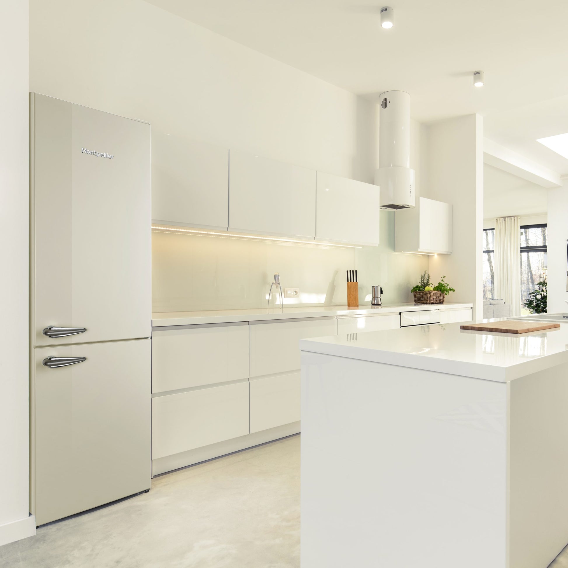 Montpellier MAB386EC Retro No Frost Fridge Freezer in Cream