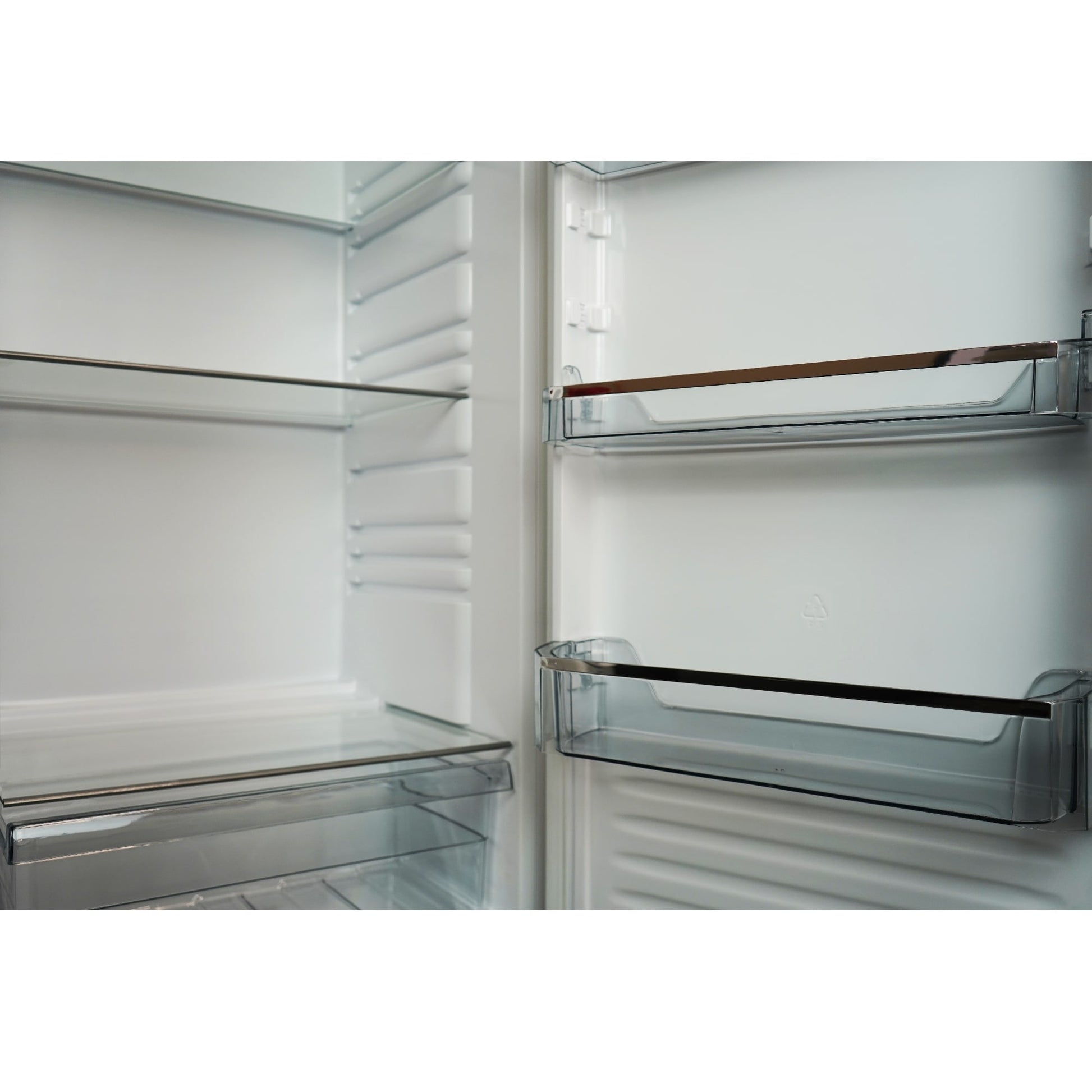 Montpellier MDATLF170W Tall Larder Fridge