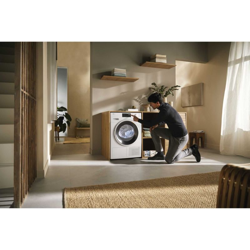 Miele T1 8kg Heat Pump Tumble Dryer - TWC640WP