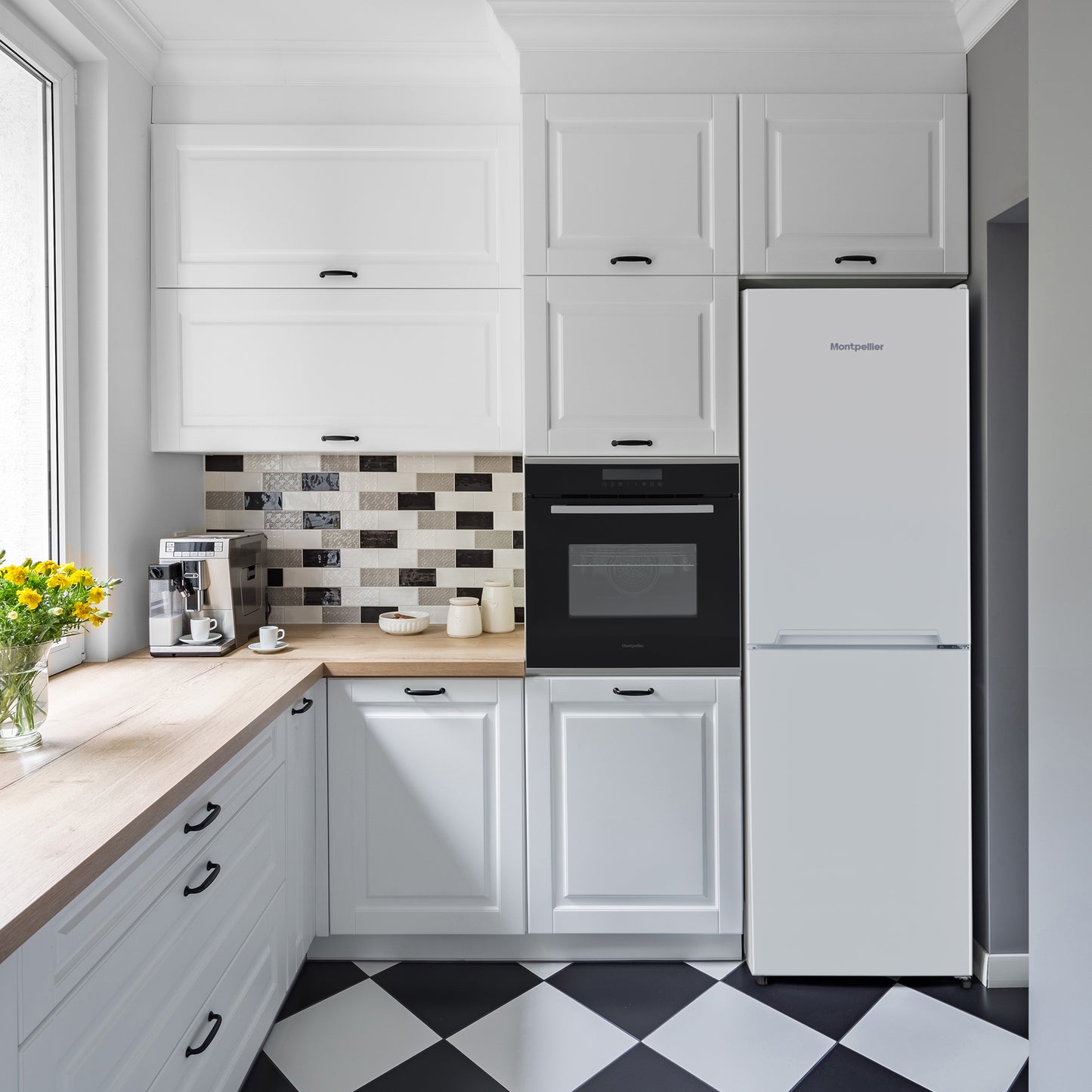 Montpellier MLF1770EW Low Frost Fridge Freezer in White.