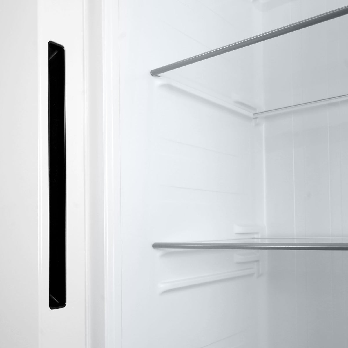 Montpellier MSBS442W American Style Side by Side Fridge Freezer in White