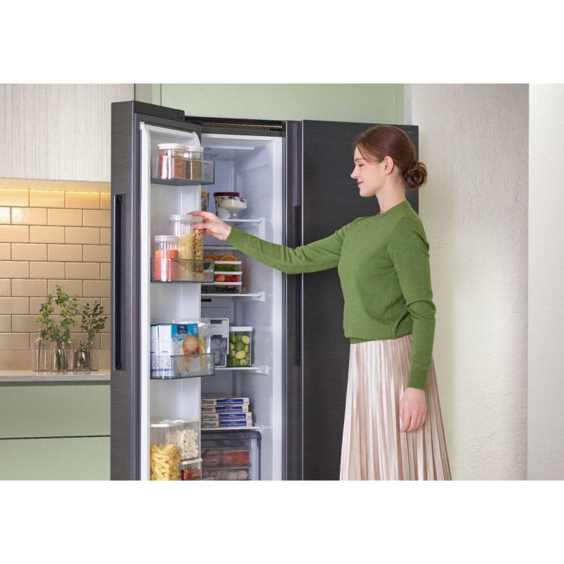 Samsung Bespoke Series 6 American Style Fridge Freezer 50/50 No Frost - Black Doi - RS70F64KEFEU
