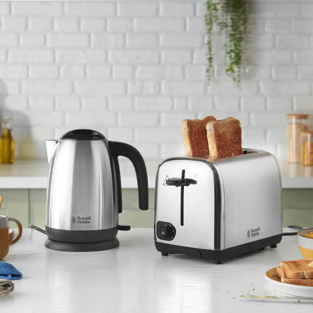 Russell Hobbs 23910 1.7l 3kW Cordless Classics Kettle - Brushed Stainless Steel