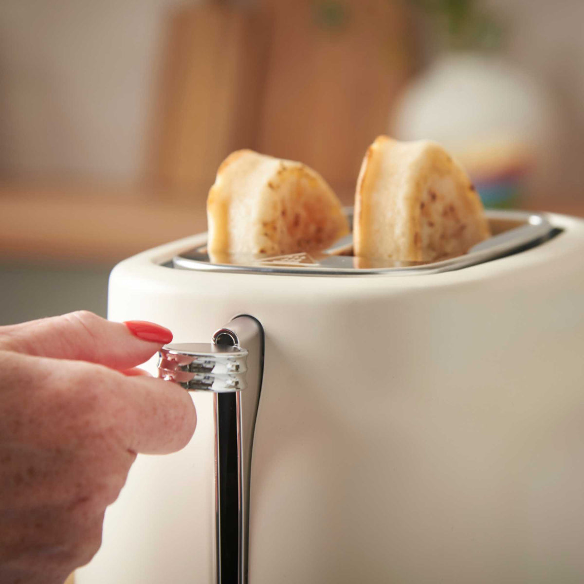 Russell Hobbs 28650 Hanley 2 Slice 900W Retro Toaster with - Jasmine