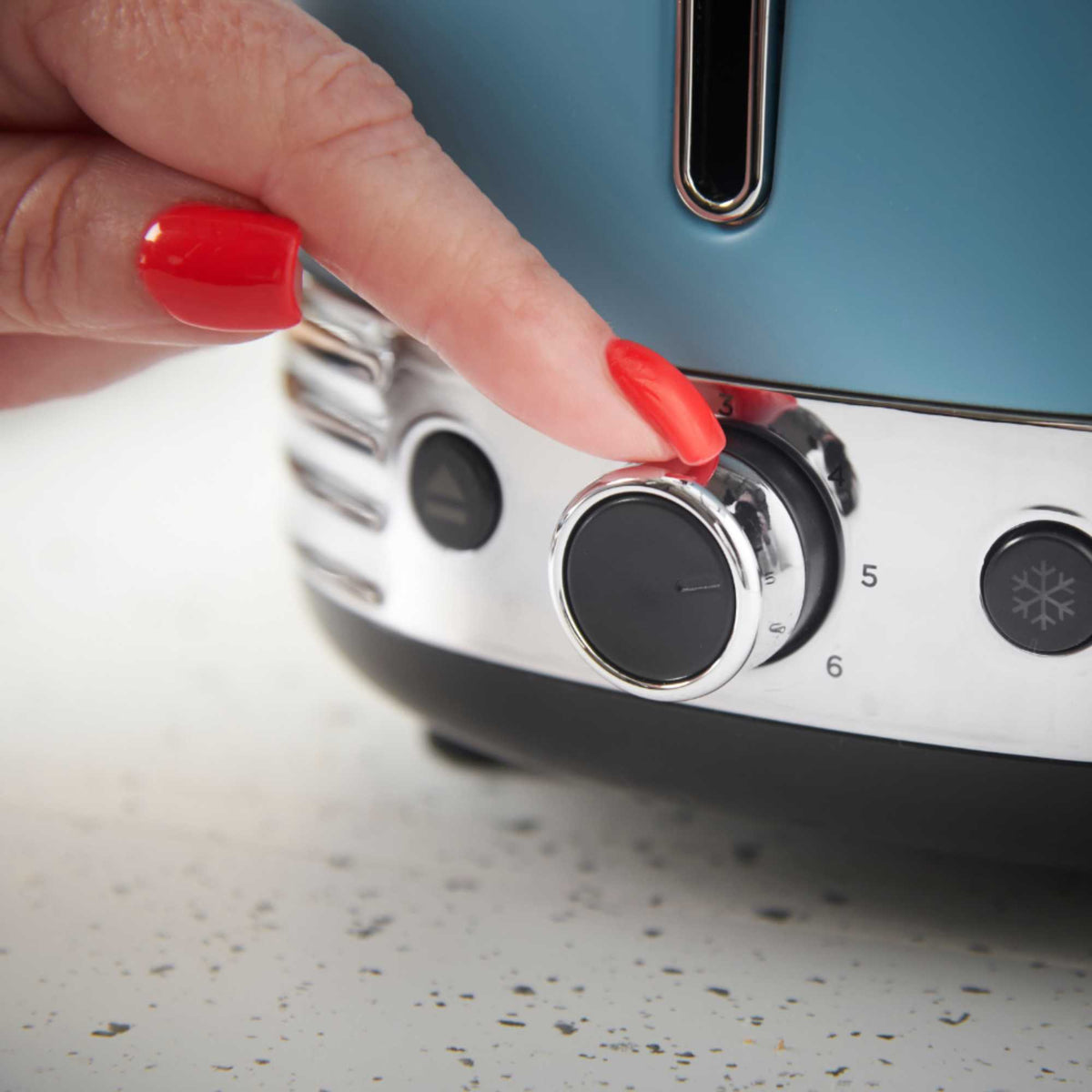 Russell Hobbs 28651 Hanley 2 Slice 900W Retro Toaster - Blue