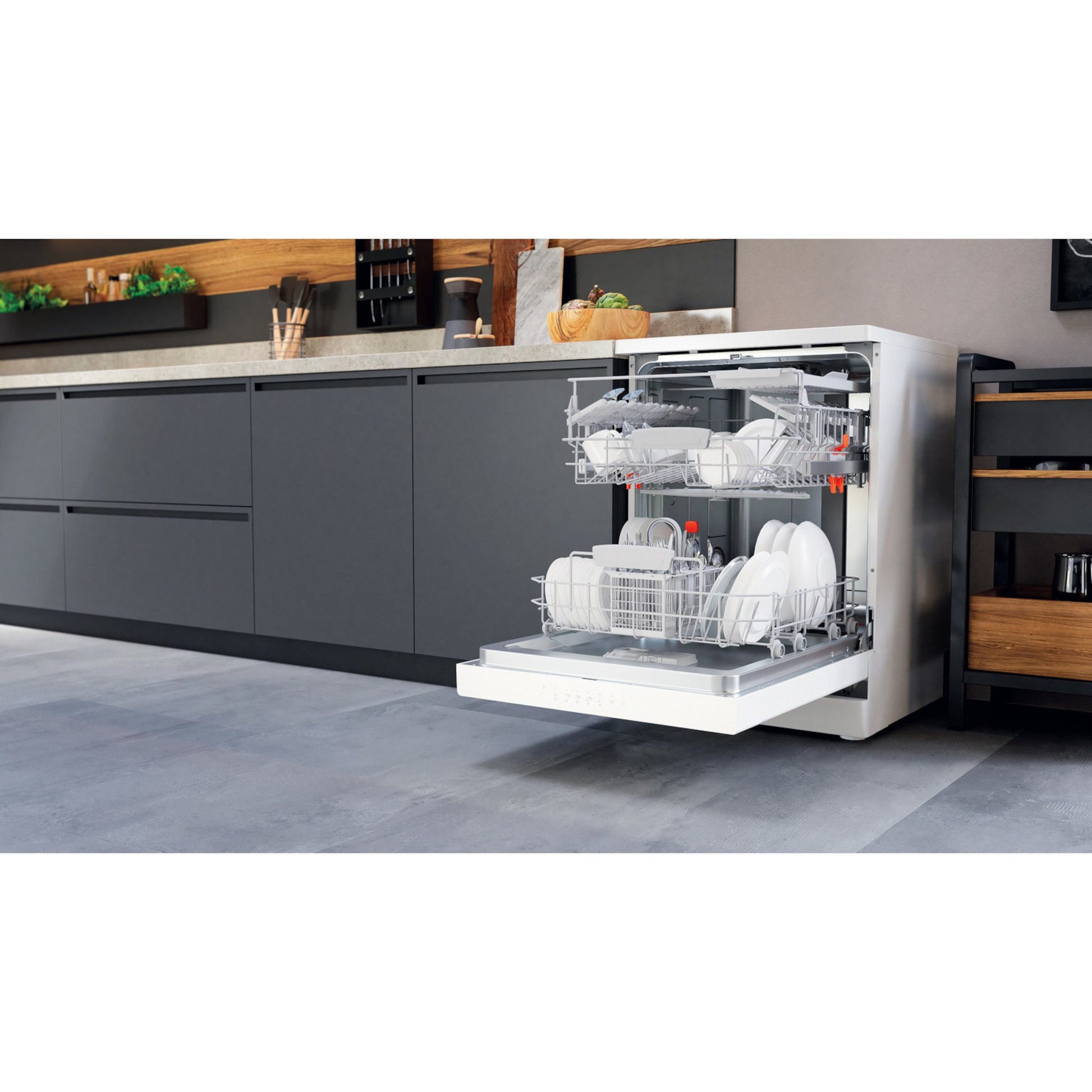 Hotpoint Freestanding Full-Sized Dishwasher - HFC 3C26 W C UK