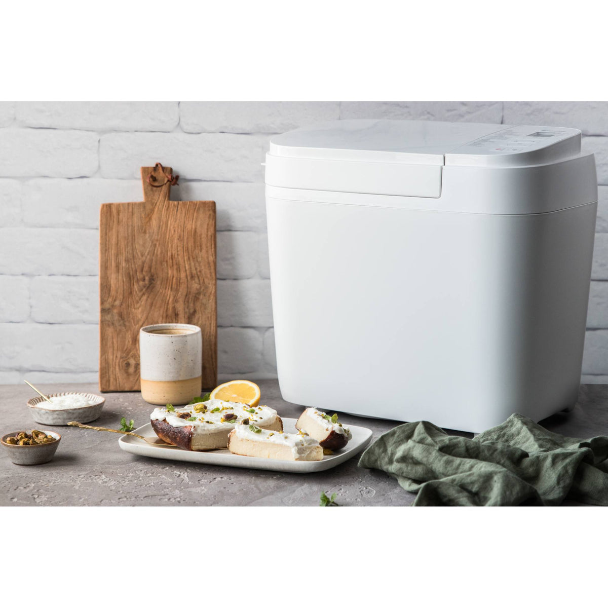 Panasonic SDR2530WXC Breadmaker with Raisin/Nut Dispenser