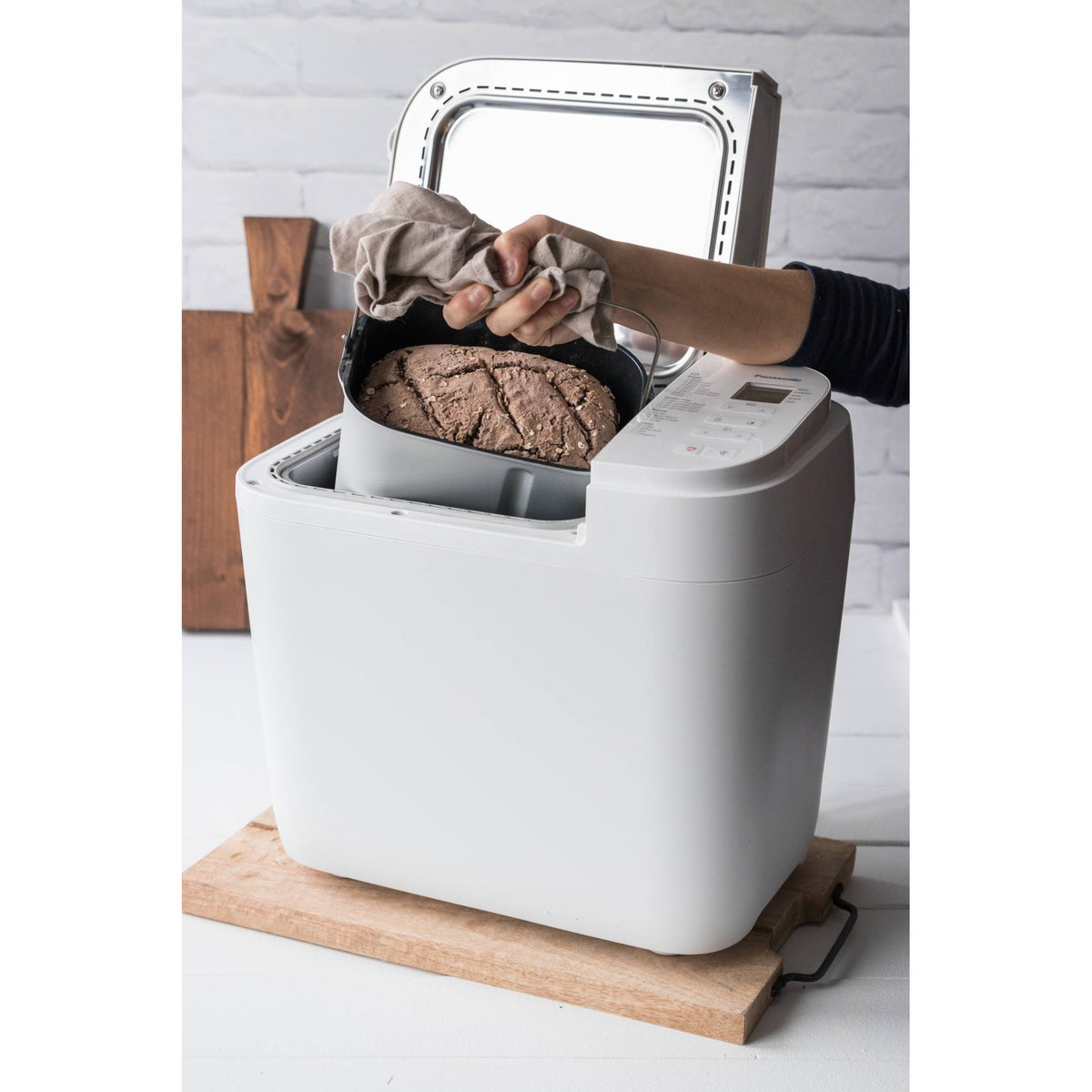 Panasonic SDR2530WXC Breadmaker with Raisin/Nut Dispenser