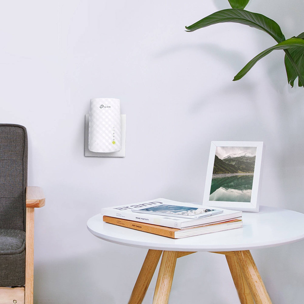 TP-Link RE200 600Mps Dual Band Wireless N Range Extender