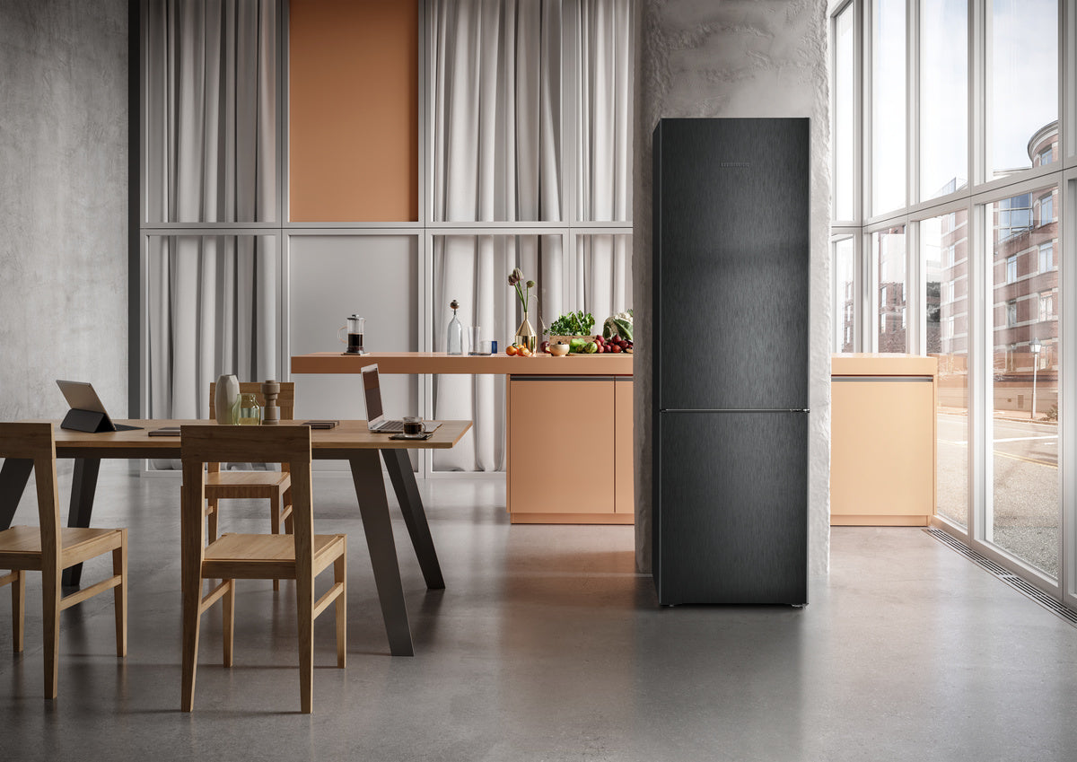 Liebherr plus BioFresh Fridge Freezer 70/30 NoFrost - Black Steel - CBNbda 572i